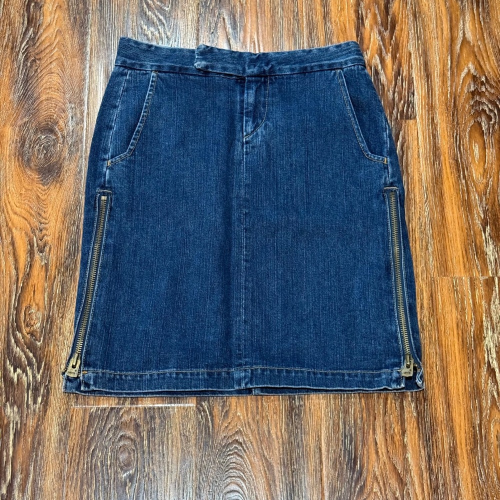 VTG Levis Superlow Denim Skirt Dark Wash Side Zip Made in USA Womens 1 JR - FLAW